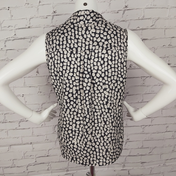 Calvin Klein Sleeveless V-neck Top‎ - Picture 5 of 11